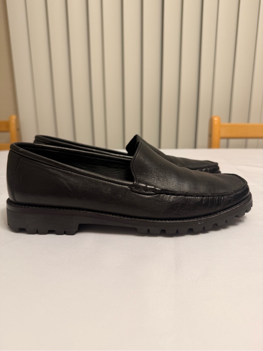 NWOB Women’s Cole Haan Black Leather Country Lug-Sole Slip-On Loafers Size 7B